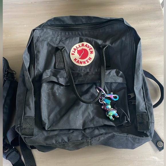 Fjällräven Kånken Classic Backpack in black or graphite - Picture 1 of 7